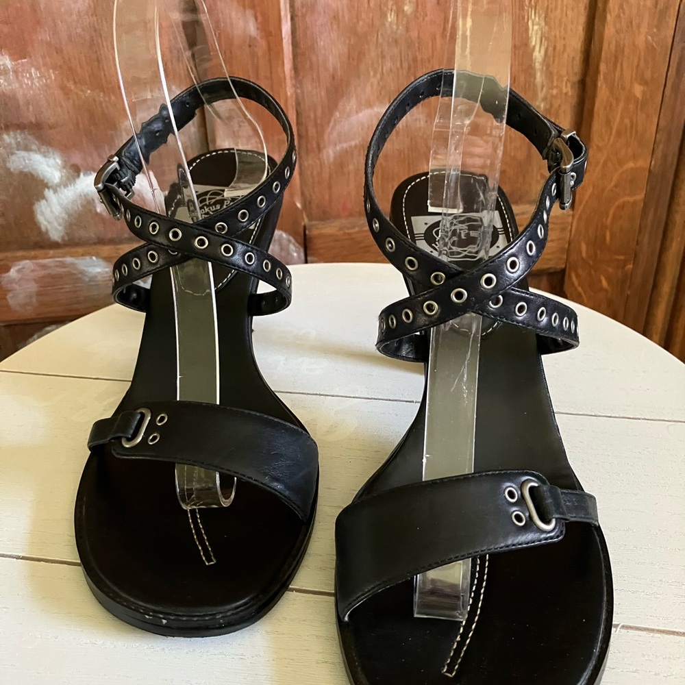 Hocus Pocus black strap 3.5 inch sandals